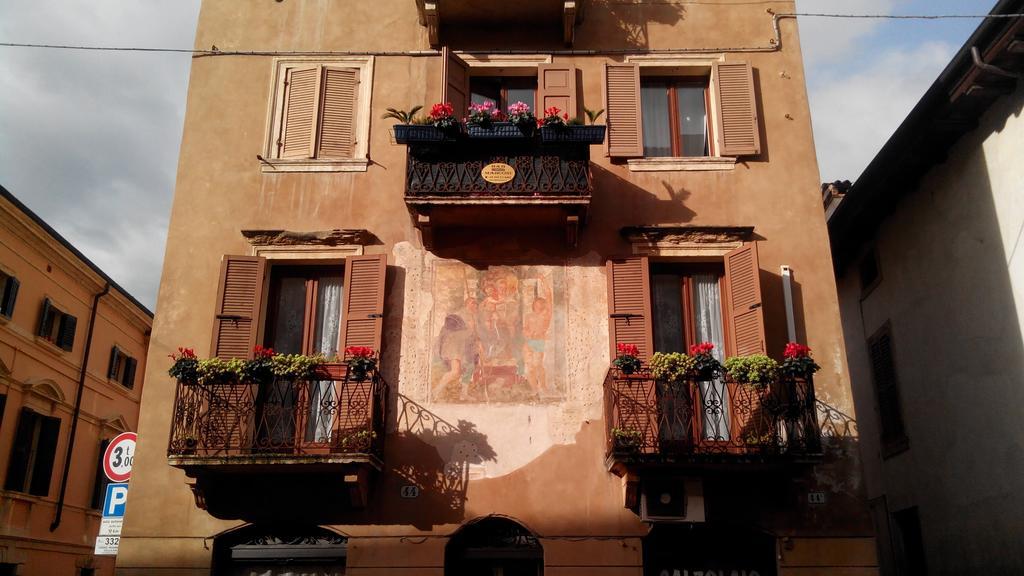 Marconi Rooms&Apartments Verona Esterno foto